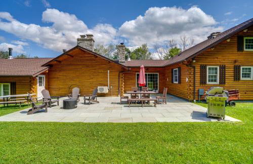 Elegant Hudson Valley Retreat with Hot Tub and Pond - Foto 33