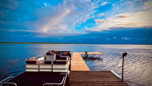 Designer Lake Cabin- HotTub, Sauna & Massage Chair - Foto 3