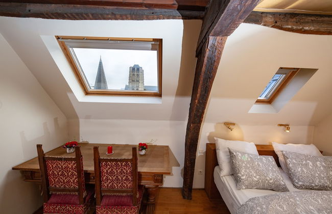 Unique Apartment In Historic Mansion - Photo 4