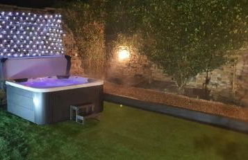 Honeybee Cottage, with a log fire & a hot tub. - Foto 30