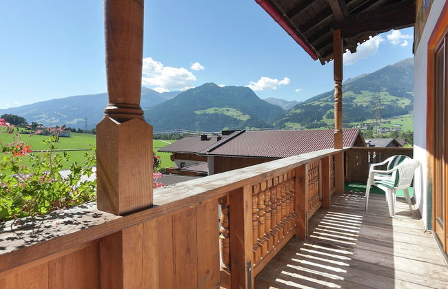 Sunlit Farmhouse near Hochzillertal Ski Area in Tyrol - Foto 17