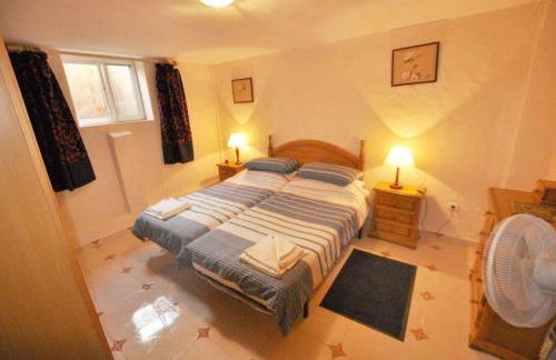 A lovely family villa with heated pool - Photo 21