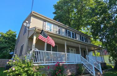 Whole House - HUGE, Modern & New Niagara Shoreline Home Rental - Foto 6