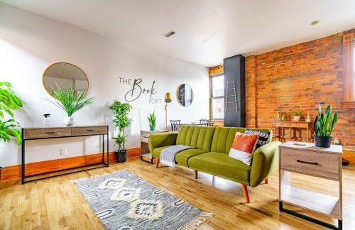 Jungle House Columbus Downtown Free Parking Sleeps 8 - Walk to Convention Center & Nationwide Arena - 1BR Short North Luxury Home - Over 5,800 Five Star Stays - Foto 2