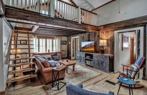 Rustic Cabin Wood Fireplace & Large Deck - Foto 9