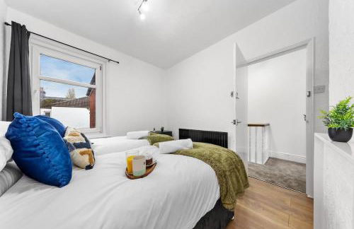 Spacious 3 beds home Close to Southampton GENERAL HOSPITAL - sleep 9 - Free Parking - Pool table - 2 Large TVs - Foto 40