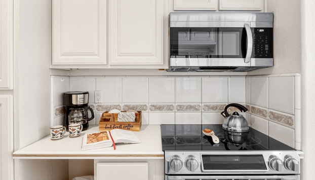 Canalfront Charmer by Avantstay Waterfront w Private Dock Hot Tub - Foto 5, Habitación