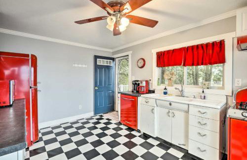 Waterfront Cottage on Sawmill Bay w/ Deck! - Foto 10