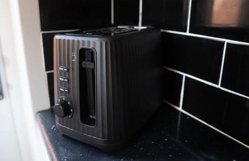 Spacious 6 bedroom House in Dudley with optional Nursery-Drive and Garage-Families and Contractors Welcome - Foto 53