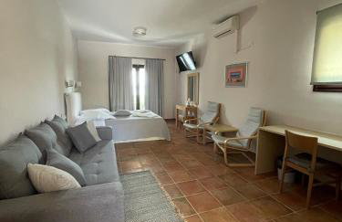Trizonia Bay Hotel - Photo 51