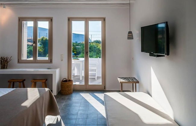 Milia Gi Suites - Photo 20