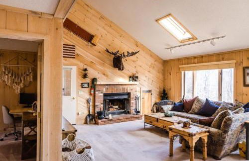 Wine Moose w Hot tub Fireplace Sauna 9min to Mt Snow - Foto 2