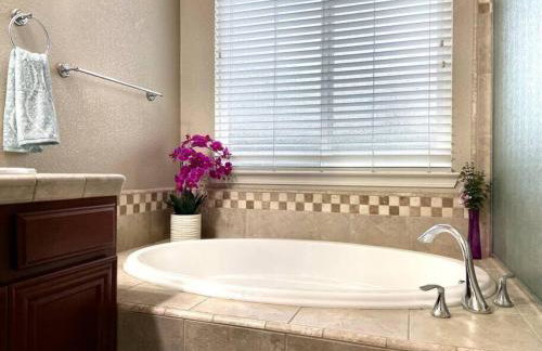 One Story Pet & Family Friendly Fireplace - Foto 38