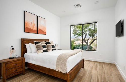 Mountain views swimming a private escape at Sonoran Serenity - Foto 60