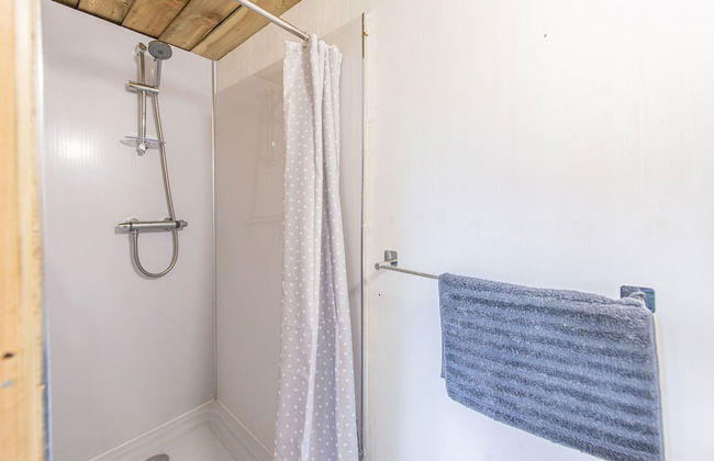 Double Decker Bus on an Alpaca Farm Sleeps 8 - Foto 21