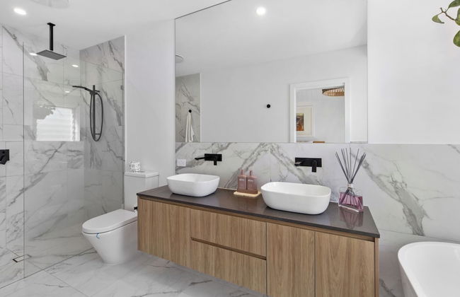 Palm Beach Luxe Townhouse walk to Beach - Photo 18