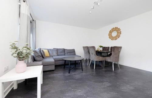 Stylish 3BR Home with Garden & Free Parking - Near O2 Academy & City Centre - Foto 8