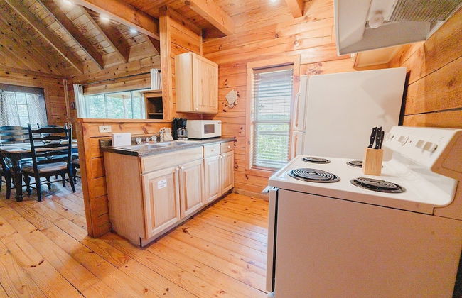 Budro's Bungalow 2 Bedroom Cabin by RedAwning - Photo 12