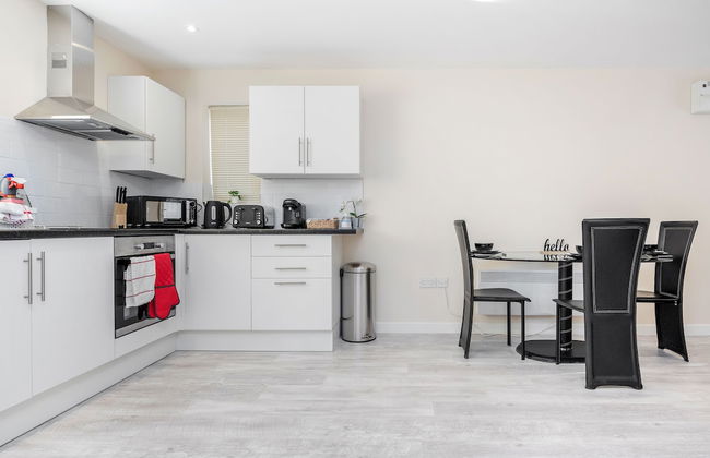 Bedford Hospitalsouth Wing4 Guests3 Bedswifi - Photo 12