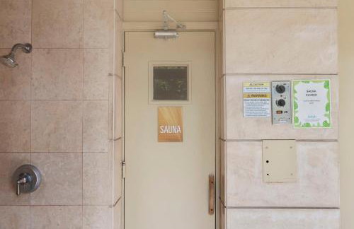 Honu Hale Penthouse 2 BDR Ocean View Waikiki - Photo 73