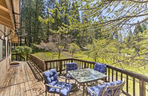 Vibrant Weaverville Escape with Deck and Creek! - Foto 2