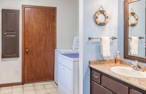 Waterfront Home with Dock Sleeps 8 - Foto 44