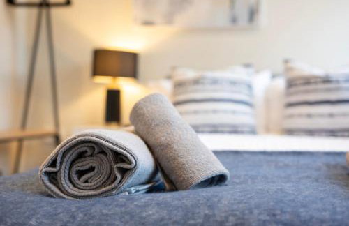 Modern 2 Bedroom Flat, Central Chatham, Self Check-in - Foto 13