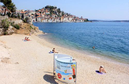 Apartments with parking spaces Drnis, Zagora - 12769 - Foto 2