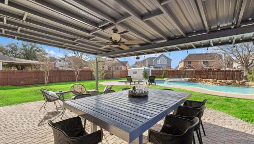 Stylish Spacious Convenient - 6-BD 2 5-BA + Pool - Foto 2