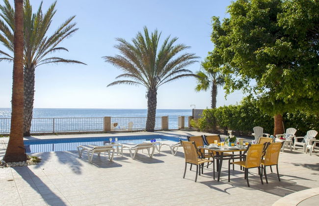 Sunset Beachfront Villa Meneou - Foto 19