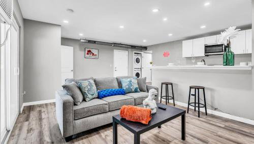 Welcoming 2BR Apartment Near Campus and Shops - Foto 5