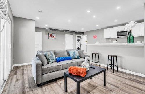 Welcoming 2BR Apartment Near Campus and Shops - Foto 5