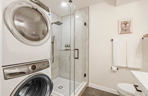 Spacious Modern Retreat w Game Room and Yard - Foto 4