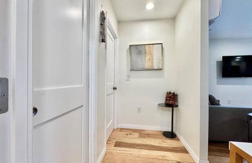 Unique Container, Home 20 Acres, Modern Stay - Photo 12