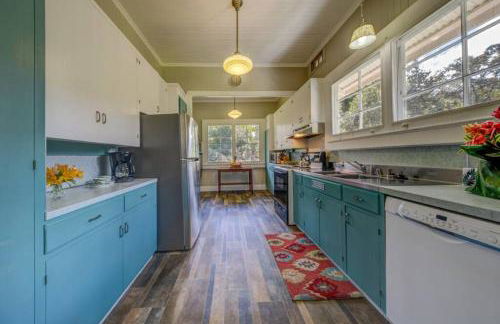 Ola'a House by Volcano Heritage Cottages - Photo 21