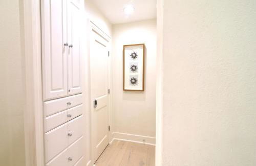 Palm Beach Paradise Walk to Beach Pool WiFi 86" TV WiFi - Foto 15