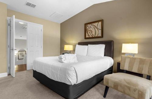 Vibrant 4BR Family Townhome 1 mile from Disney World and Disney Springs - Photo 16