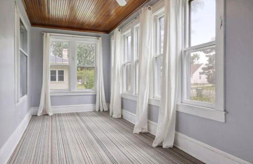 King Bed - 5 Min to MOA - 75 & 65' HDTV - Ping Pong - Foto 26