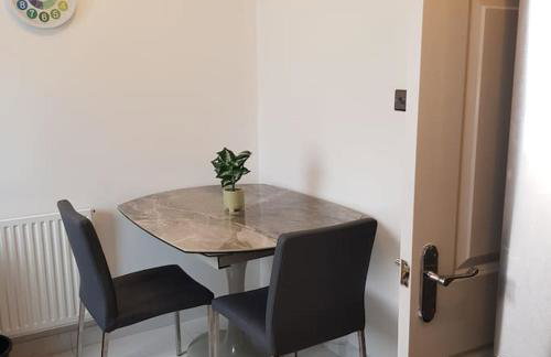 Luxurious 2 Bedroom House With Garden And Free Parking - Foto 22