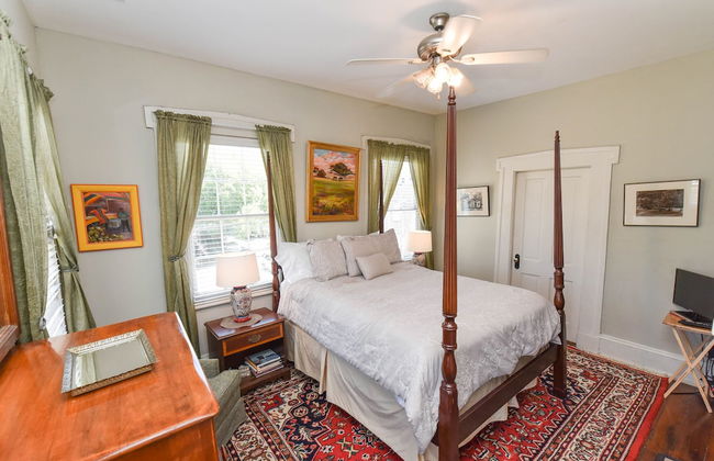 Artist's House Upper Apt Walk to Forsyth - Photo 12