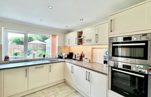 3 bedroom house with ample parking and garden - Foto 7