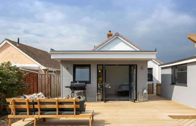 Seaside Serenity 3-bed Deck Garden Near Shore - Photo 23