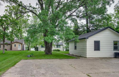 Lakefront Pelican Rapids Cabin with Boat Dock! - Foto 36