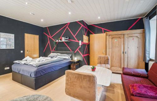 BAT Home Solutions Trier-Euren - alles was ein Hotel nicht bietet - 35 qm Ferienwohnung, Heimkino, Wallbox, Küche für 4 Personen - Foto 28