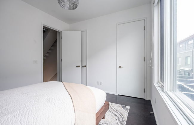 Luxury Townhouse in Downtown Toronto - Photo 15