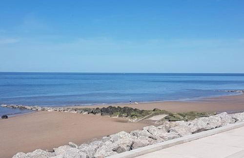 Fabulous beachfront 3 bed house with parking - Foto 5