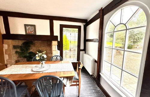 Stylish Tudor Cottage & Hot Tub - Photo 35