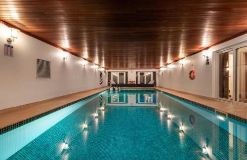 Merry Lakes - Luxury Lakeside Escape with Pool - Just 30 Minutes from London - Foto 29