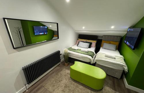 Luxury 6-Bed House - 6 En Suite- Jaquzzi Baths - Private Parking - Suitable for contractors - Foto 8