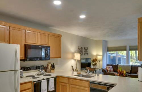 Charming Hidden Valley Resort Home Walk to Slopes - Foto 2